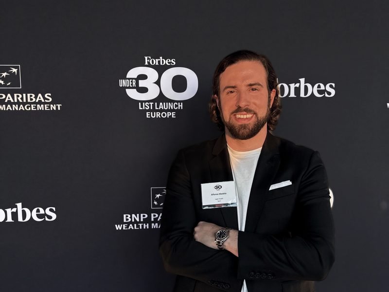 Alfonso Medela at the Forbes 30 Under 30 Europe 2025 list launch photocall, wearing his lister badge