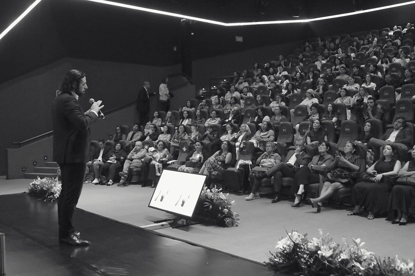 Alfonso Medela speaking to a full auditorium at CIS Guadalajara